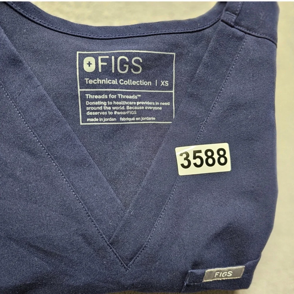FIGS Technical Collection Navy Blue V-Neck One-Pocket Scrub Top Women's Size XS